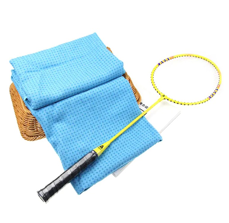 Hvorfor kan den ikke-skridsikre mikrofiber yogamåget håndklæde sikre anti-glid og svedabsorberende ydeevne?